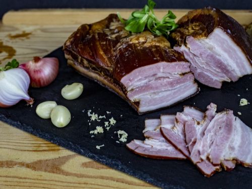 Uzený bůček s kostí